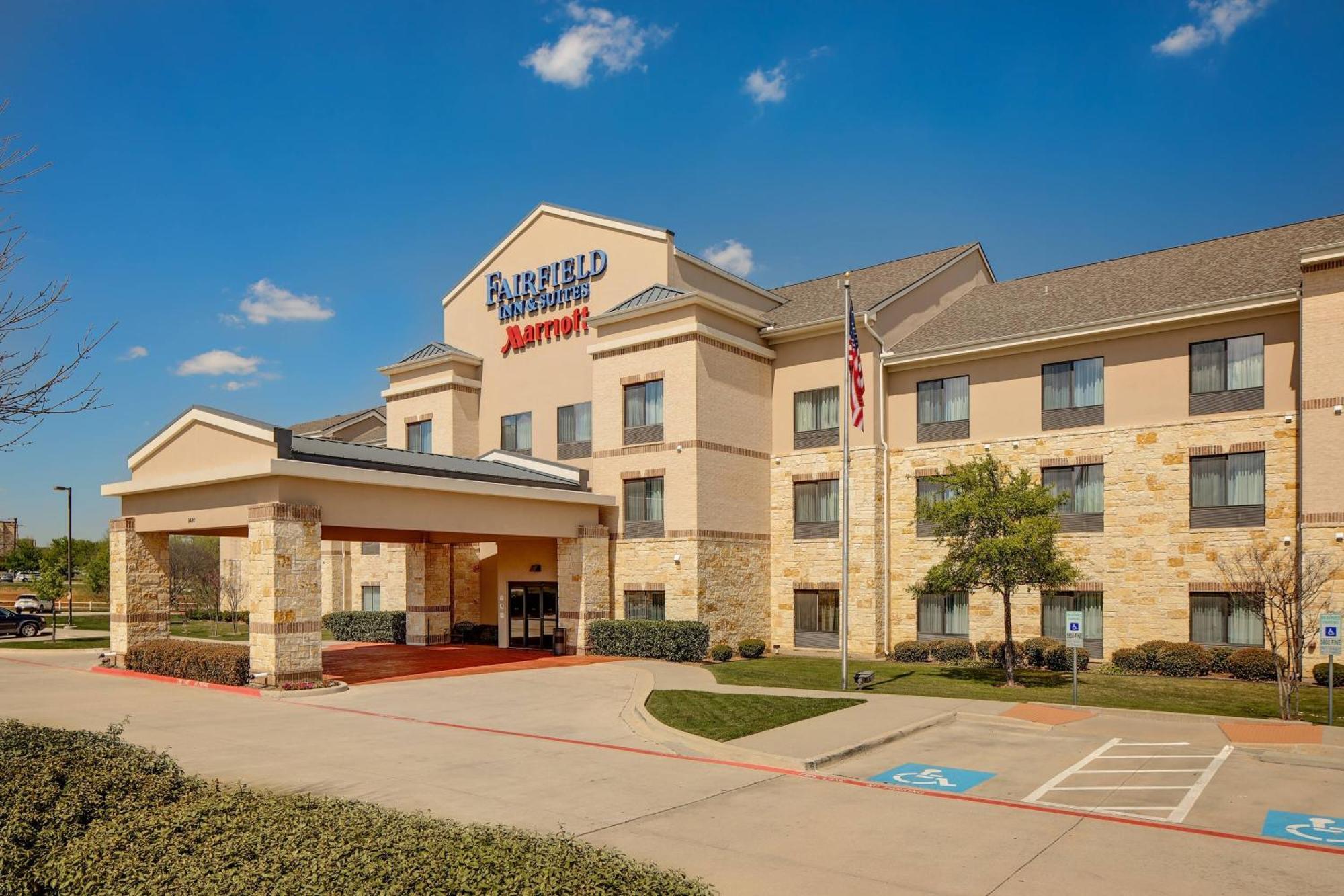 Fairfield And By Marriott Dallas Hotel 3*
